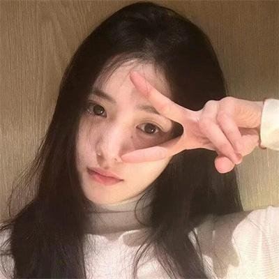 穿黑衣的女孩